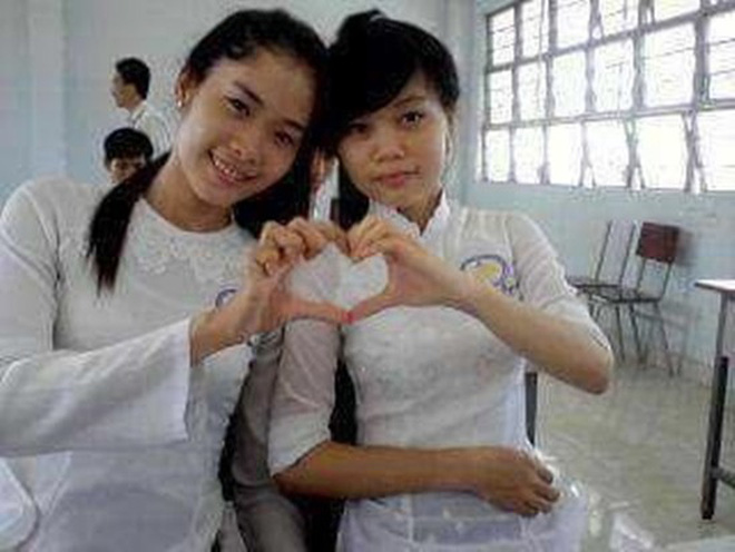 Loạt ảnh thời đi học đen nhẻm của Nam Em bất ngờ được chia sẻ trở lại Loạt ảnh thời đi học đen nhẻm của Nam Em bất ngờ được chia sẻ trở lại